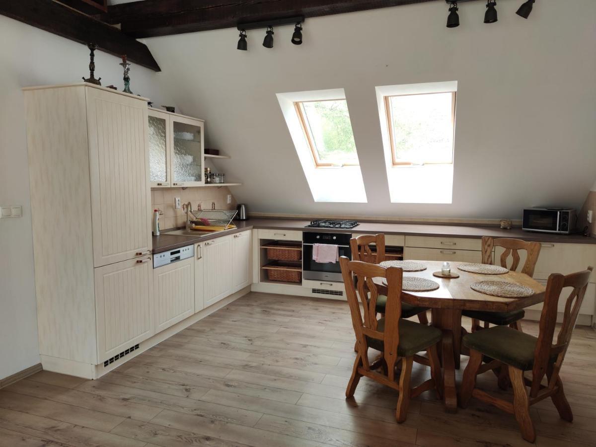 Attic Parkview Apartment Пиещани Екстериор снимка