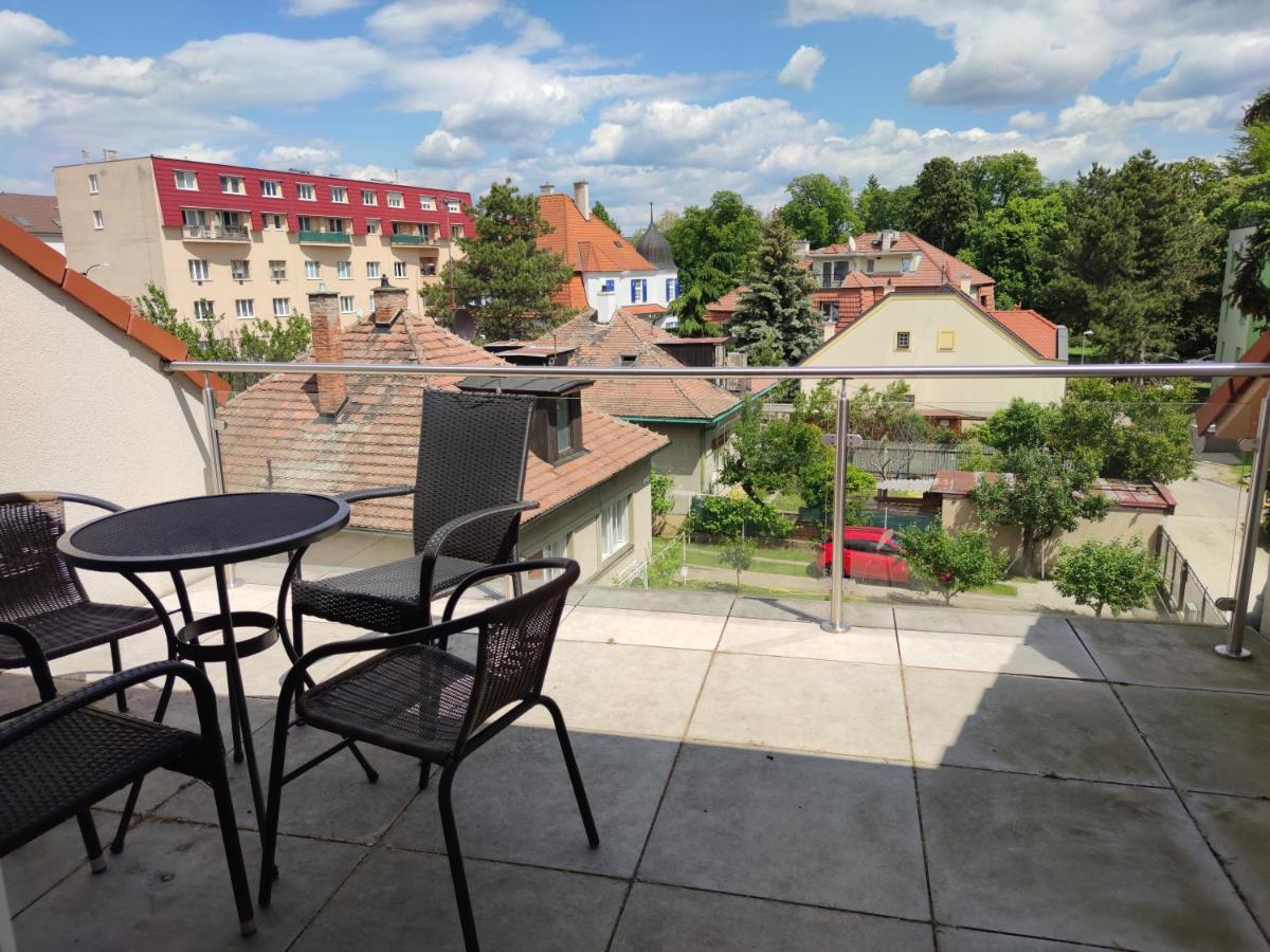 Attic Parkview Apartment Пиещани Екстериор снимка