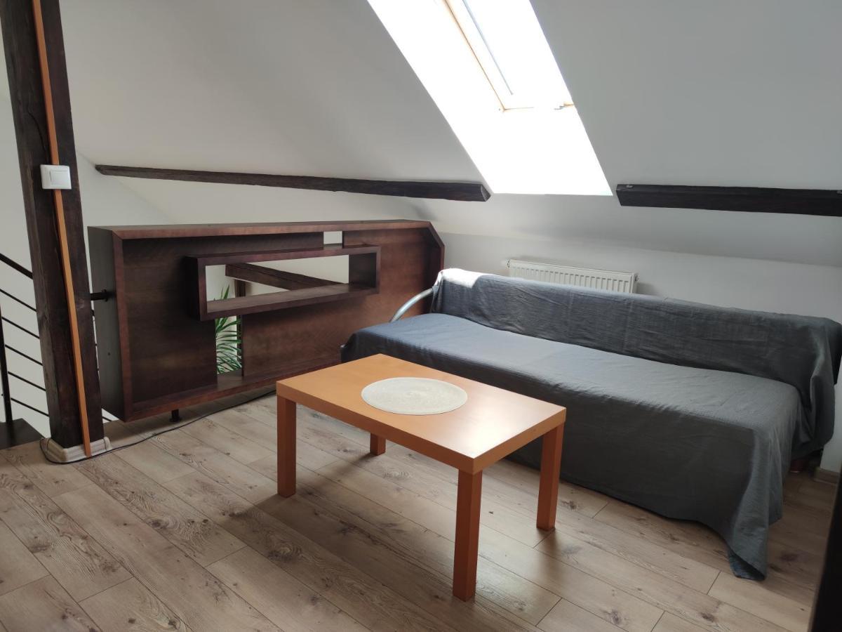 Attic Parkview Apartment Пиещани Екстериор снимка
